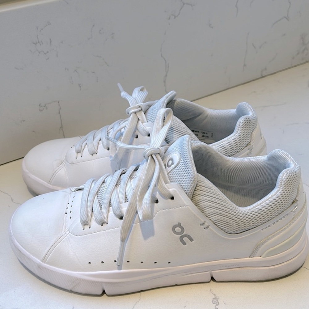Roger on cloud sneakers